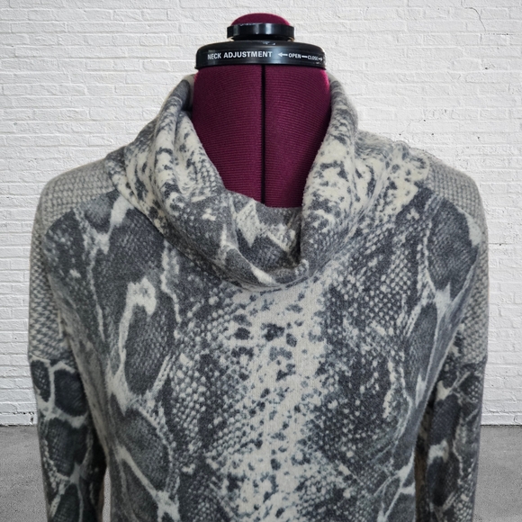 Cable & Gauge Black and White Snake Print Cowl Neck Turtleneck Sweater - Picture 2 of 14
